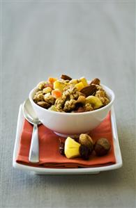 Fruit and nut muesli