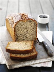 Banana bread dusted with icing sugar