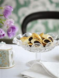 Fig rolls on glass stand