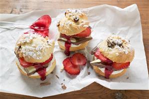 Chocolate burgers with strawberries