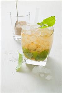 Citrojo (Drink made with lemon balm, lime and Bionade)