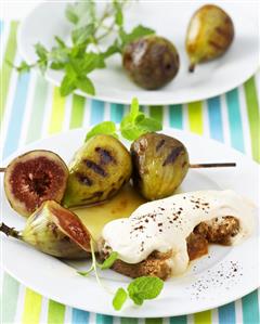 Grilled figs with tiramisu