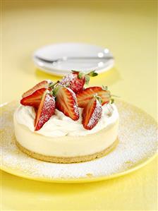 Lemon cheesecake with strawberries