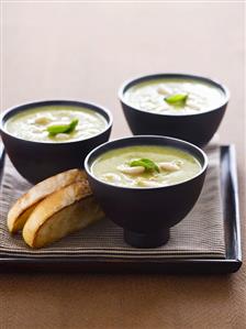 White bean soup with toast