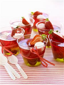 Fruit jellies with strawberries and marshmallows