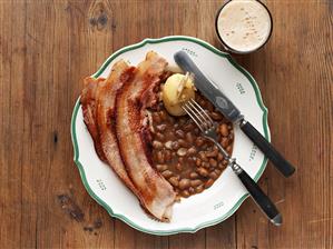 Brown beans with fried bacon
