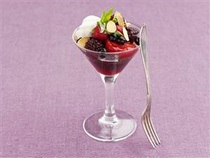 Berry salad with yoghurt sauce