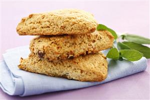 Pastries with dried apricots and sage