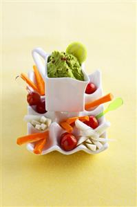 Curried avocado dip with vegetable sticks