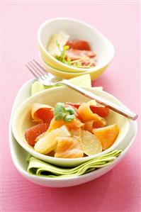 Grapefruit salad with smoked salmon and coriander