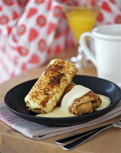 Apple pancakes with custard