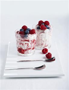 Yoghurt with raspberries and blueberries