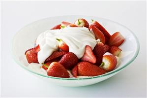 Fresh strawberries with yoghurt