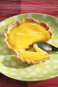 Lemon tartlet with spoon