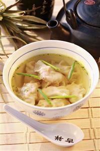 Wontons in clear broth (China)