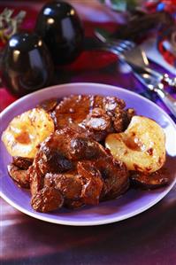 Sirloin steak with mushrooms and pears