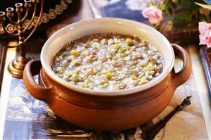Jewish barley soup with peas