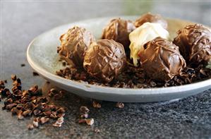 White and dark chocolate truffles