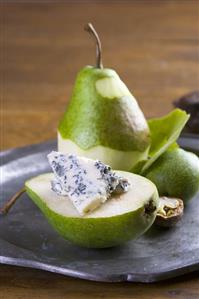 Pear with blue cheese and walnut