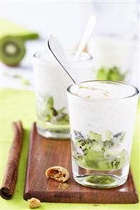 Kiwi fruit and quark dessert