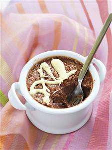 Chocolate dessert with white chocolate lattice (for diabetics)