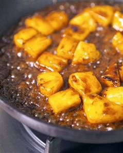 Caramelising pineapple