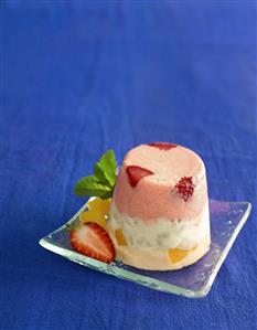 Moulded ice cream with fruit