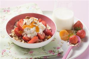 Muesli with strawberries and cottage cheese