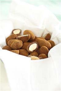 Cinnamon almonds in white container