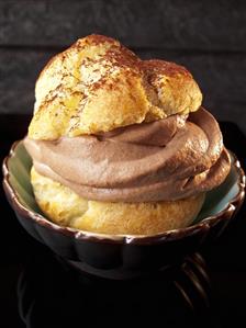 Profiterole with chocolate cream