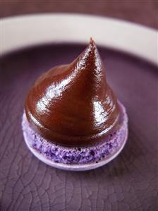 Ganache au chocolat noir (Small fancy with ganache cream, France)