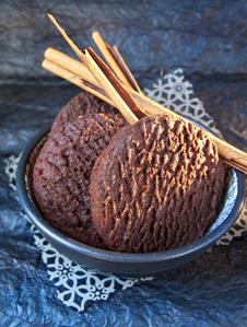 Chocolate sablés with cinnamon (France)