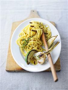 Spaghetti with garlic and lime