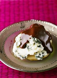 Roquefort with chocolate sauce