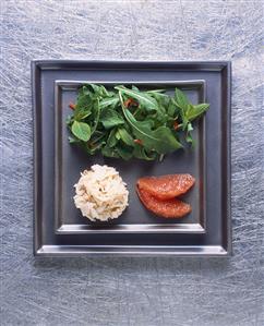 Crabmeat, pink grapefruit and salad