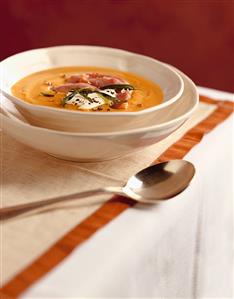 Creamed lentil soup with ham and sage