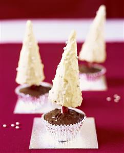 White chocolate Christmas trees