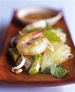 Grapefruit salad with shrimps, bean sprouts & mint leaves