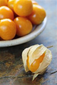 Physalis with and without husks