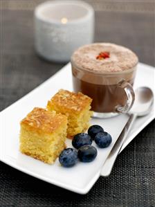 Lemon polenta slices with hot chocolate