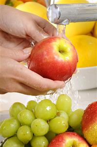 Washing fresh fruit