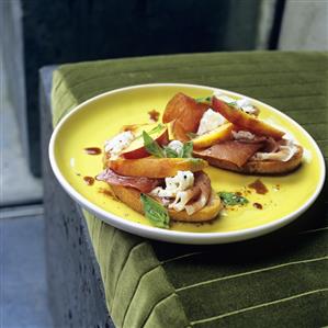 Bruschettas with ham, cheese, nectarine & balsamic dressing