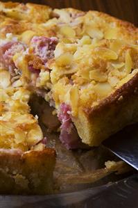 Rhubarb cake with almonds