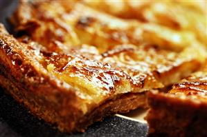 Caramelised apple tart