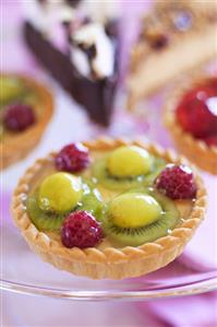 Kiwi fruit, grape and raspberry tart