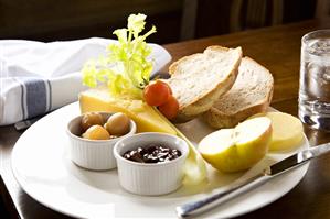 Traditional Ploughman's Lunch (UK)