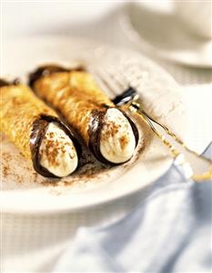 Cannoli with Chocolate and Cinnamon