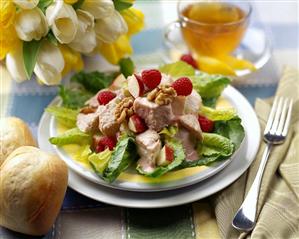 Chicken salad with apples, raspberries and walnuts