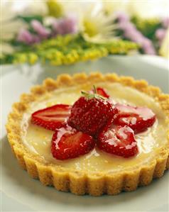 Strawberry tartlet with vanilla cream