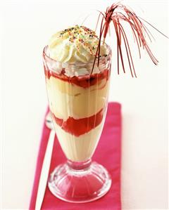 Knickerbocker Glory (ice cream dessert from England)